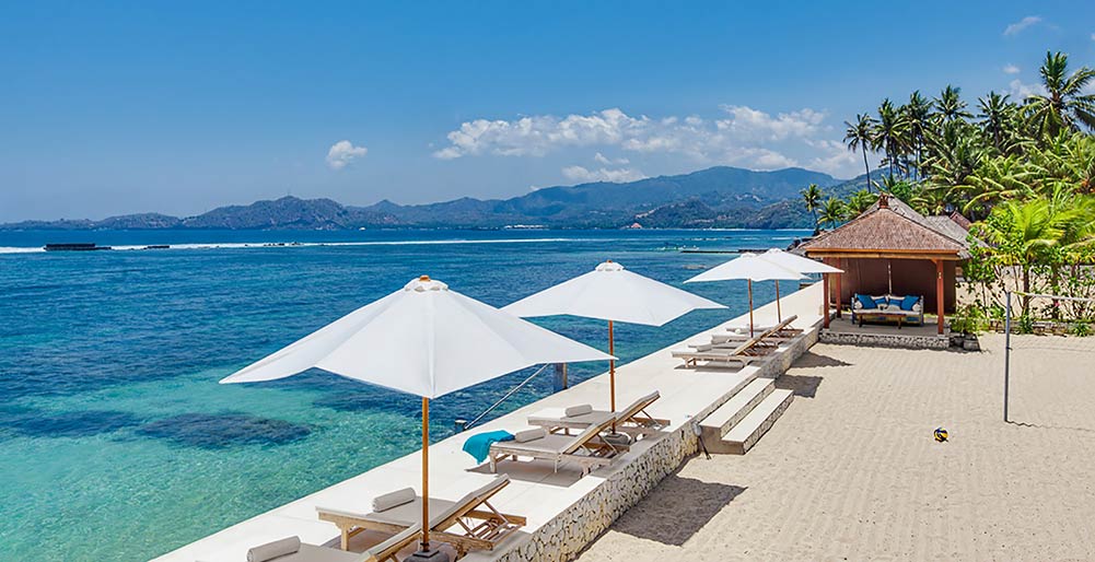 Villa Tirta Nila - Private beach and ocean deck